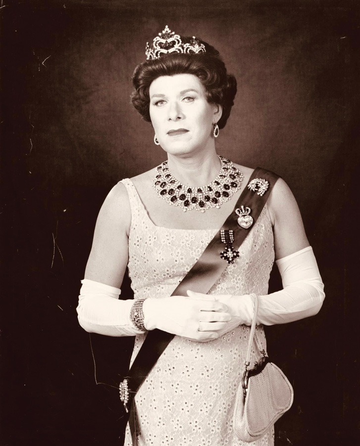 Bill Monroe as Queen Elizabeth