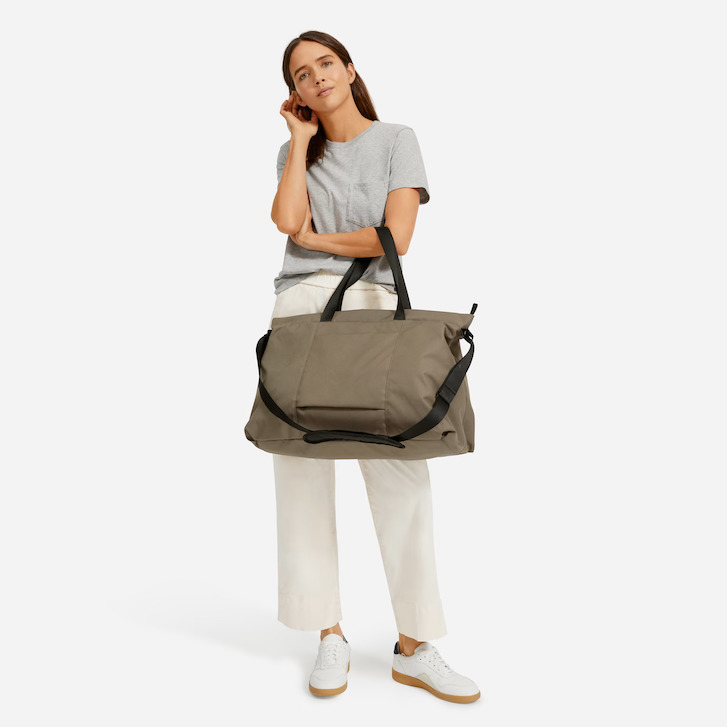 Woman holding Everlane's weekender bag