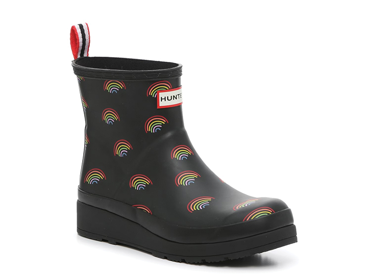 Hunter’s Play short mini rainbow print boots