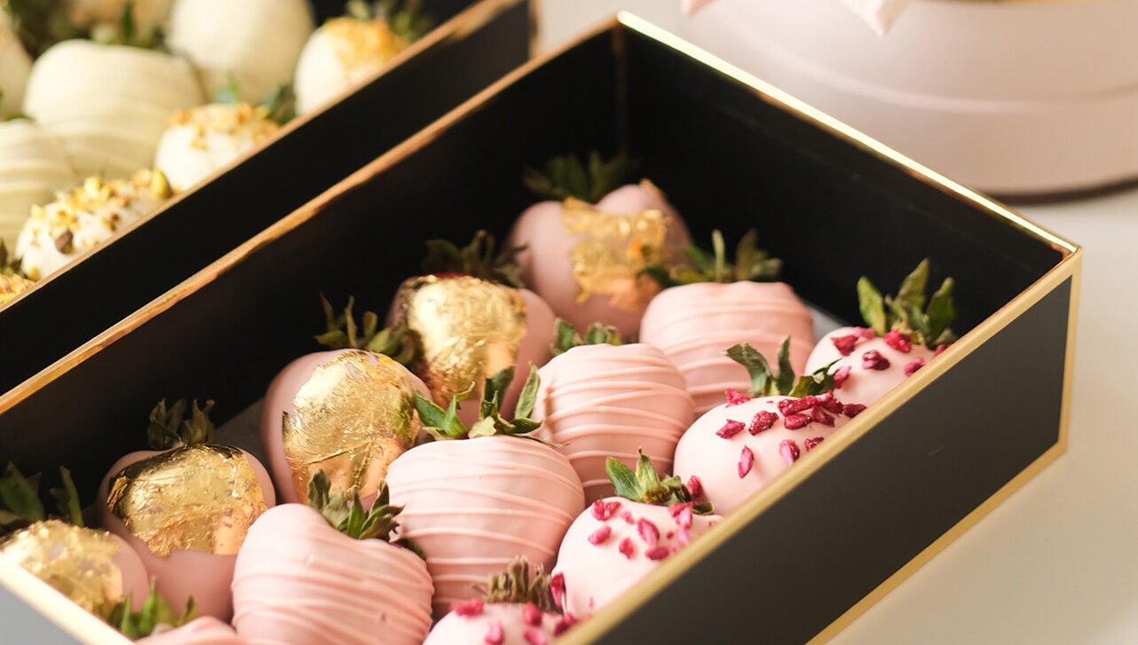 La Fraise Rose Chocolate Strawberry Box