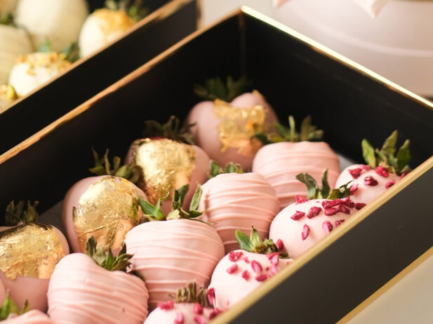 La Fraise Rose Chocolate Strawberry Box