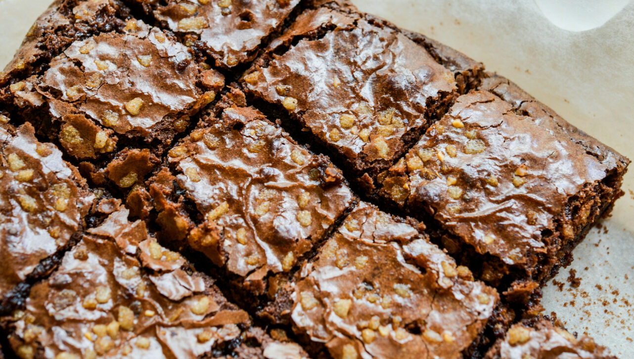 tray of baked brownies